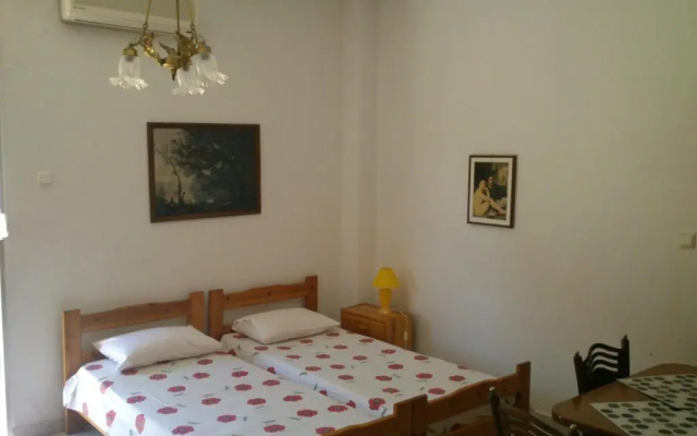 Gkoloi Studios & Apartments