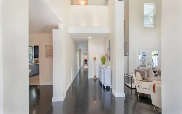 Hollywood Dream House - 5 Bedroom with Heated Pool