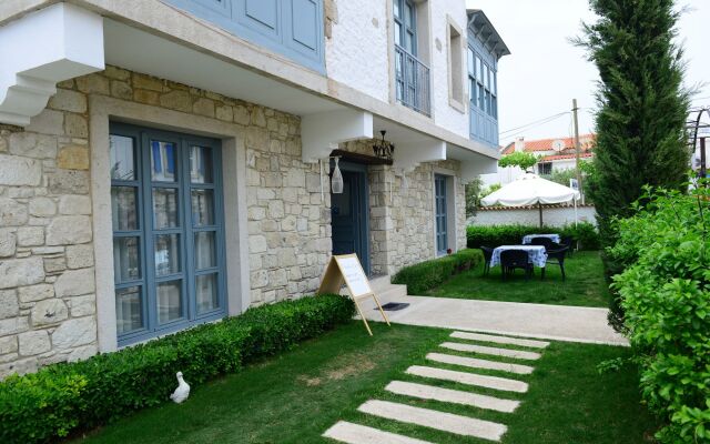 Отель Mina Otel Alacati Чешме вид на фасад