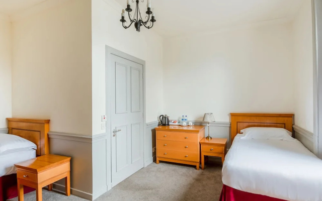 Clovenfords Hotel