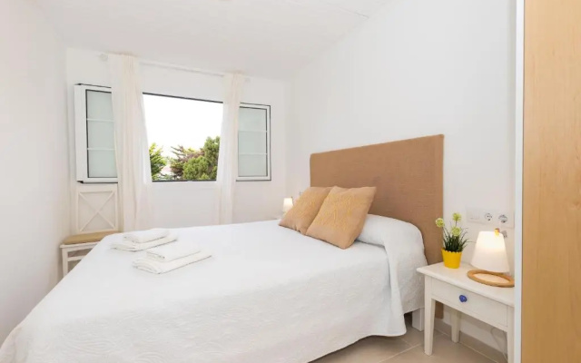 Moderno apartamento en Calan Bosch- C10