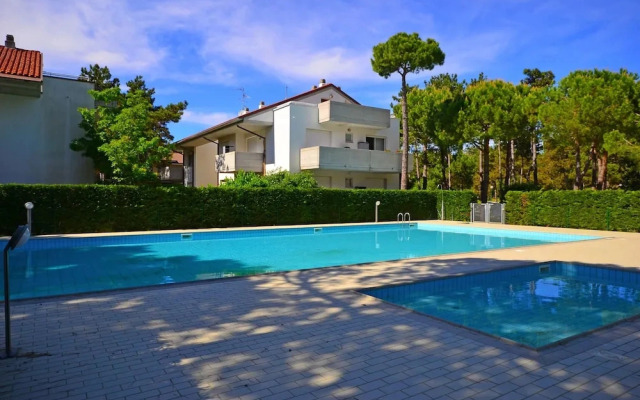 Inviting Apartment With Pool and Solarium