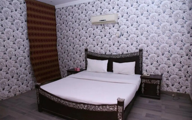 Safari Hotel Mall Road