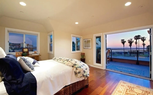 2636 Ocean Front Walk Home