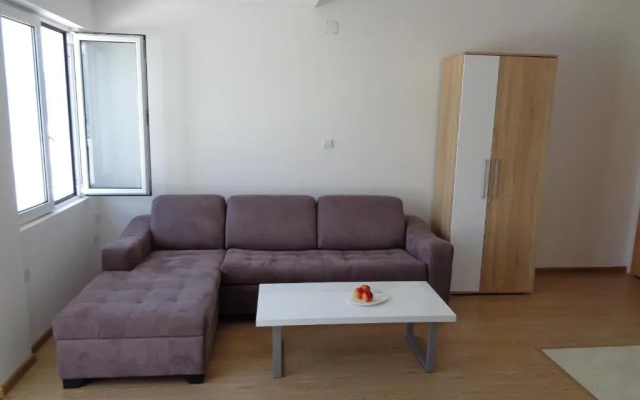 Larissa Sunrise Apartment