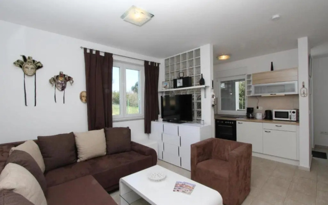 Apartment Adi