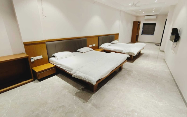 LL Palace