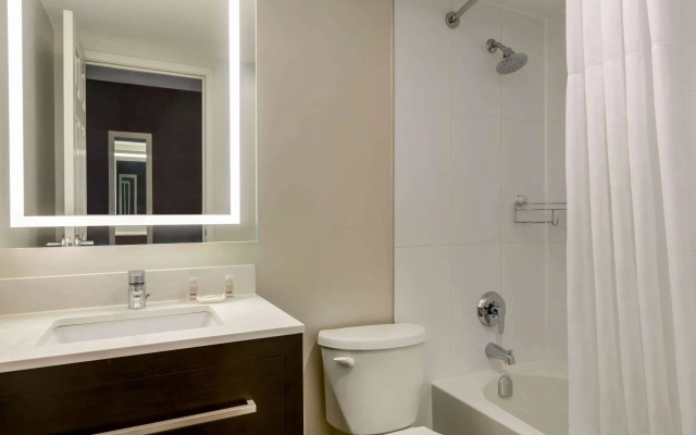 Days Inn by Wyndham Toronto West Mississauga