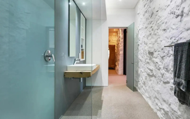 Behr Road Contemporary Cottage