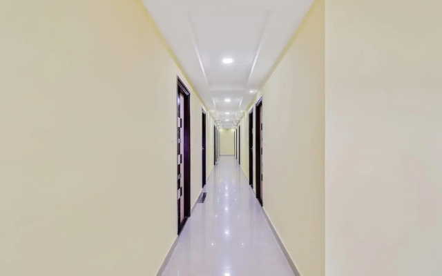 R G Comforts By Oyo Rooms