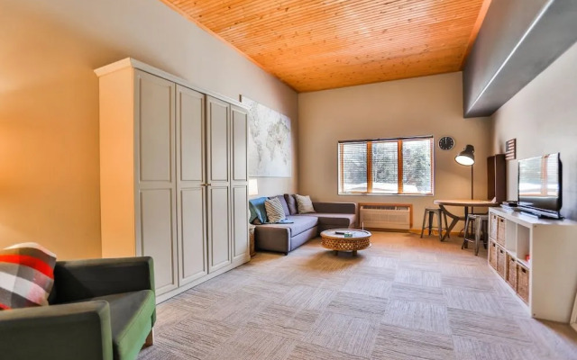 Gateway #5060 - Studio Br Condo