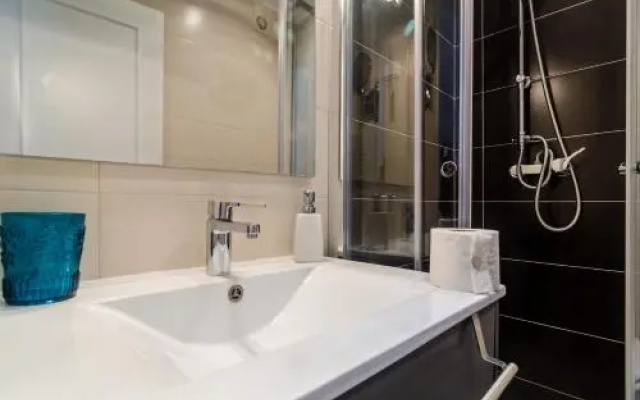 Albufeira Beach Apartment-Medical Assistance-Garage