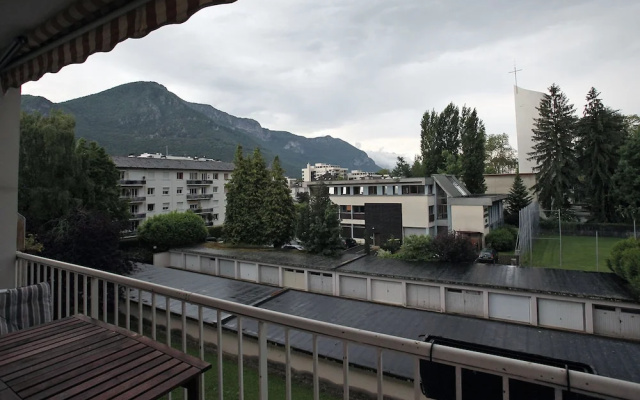 2 bright bedroom with balcony close to the lake