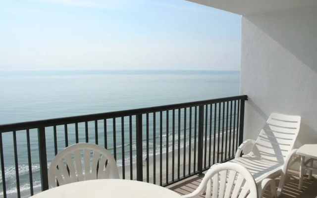 Club Regency in Regency Towers