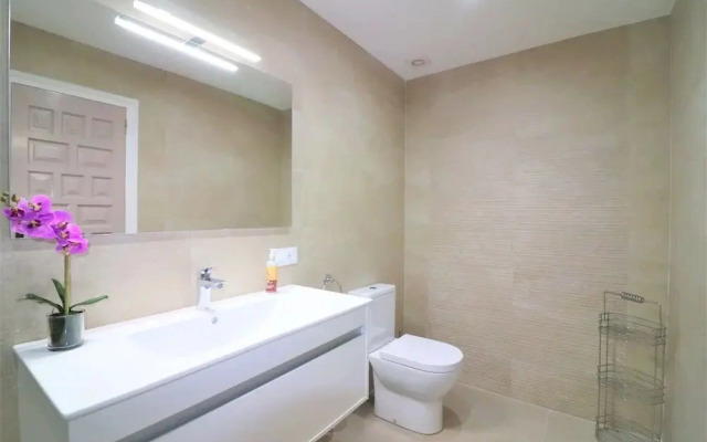 Apartment in Roses Near Waterfront & Mountains