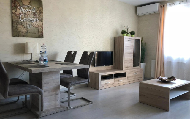 Aden Apartment - free parking, AC