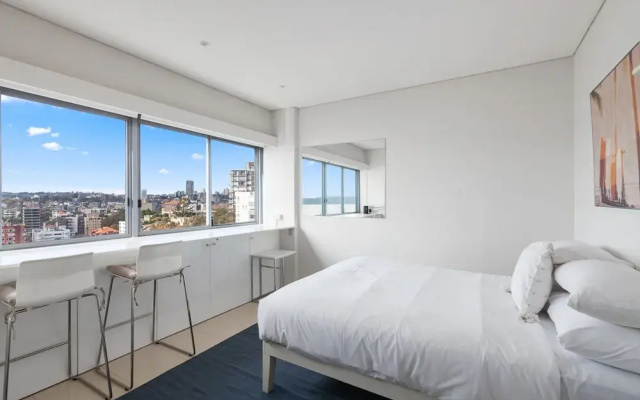 Studio in Elizabeth Bay With Pool & City Views