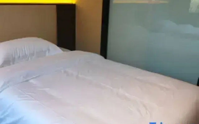 Jiayue Hotel, Jiutian (Hongqiao Branch, Fenghuang Ancient Town)
