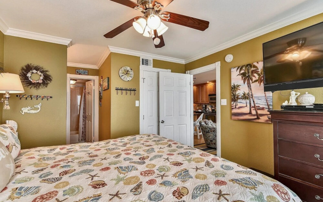 Seascape 1209 2 Bedroom Condo by RedAwning
