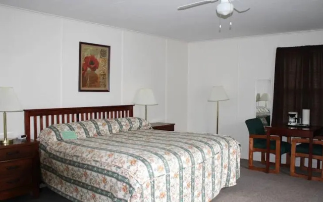 Aurora Inn & Motel