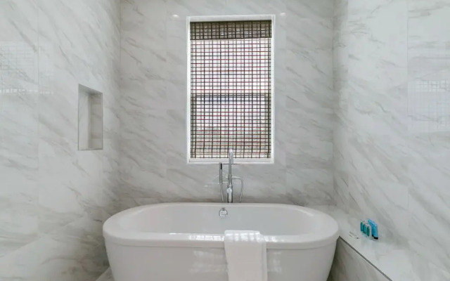 4BR Modern Townhouse near French Quarter