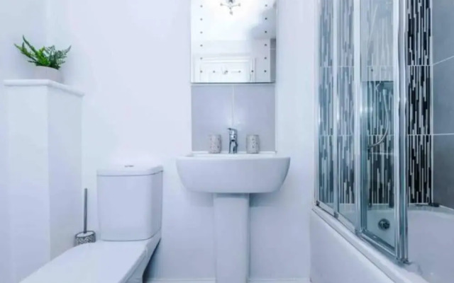 Lovely three bed home Manchester
