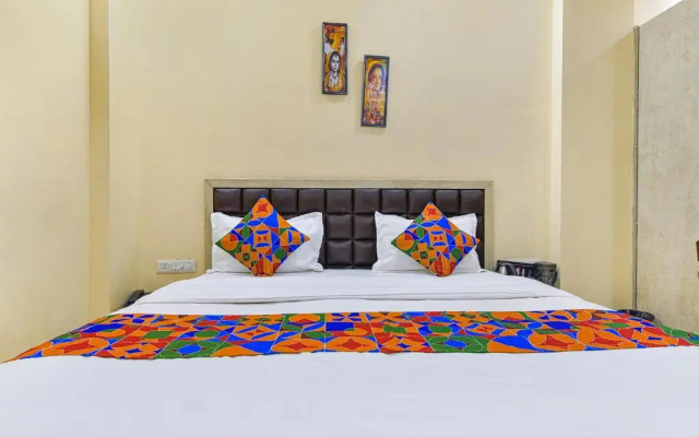Fabhotel The Castle Homestay Inn