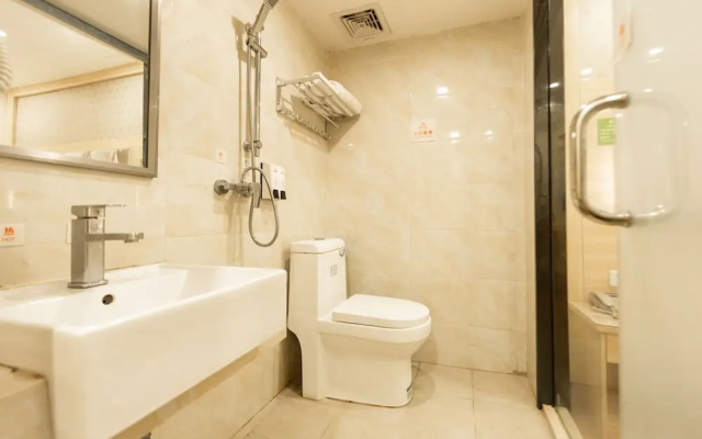 OYO 8011 Hotel