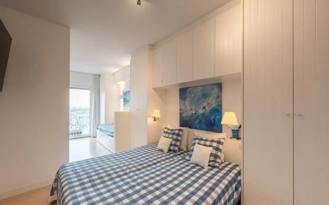 Spacious 9-guest Knokke Apt