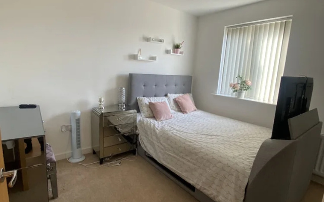 Captivating 1-bed Apartment in Barking