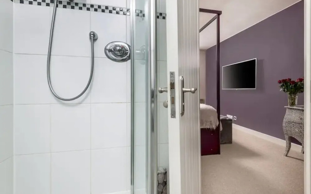 The Set - Room With En-suite