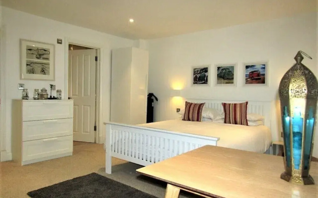 Stylish Private Double En-suite - 1