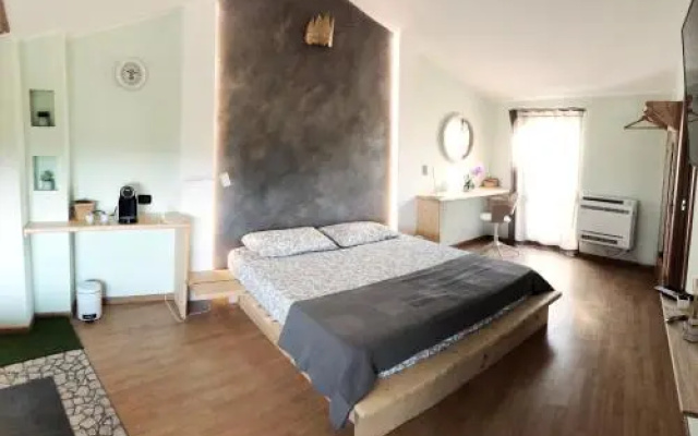 REnt Room Wood