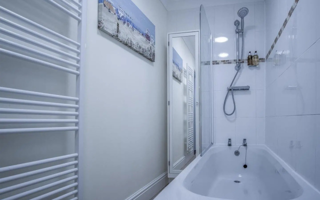Flint House - 2 Bedroom Apartment - Tenby