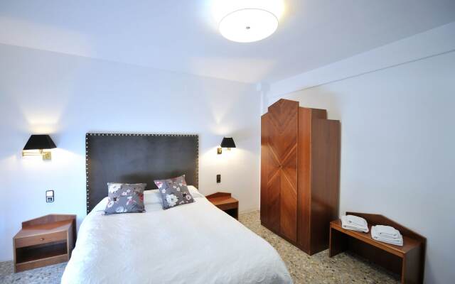 Отель Hostal la Carrasca комната для гостей