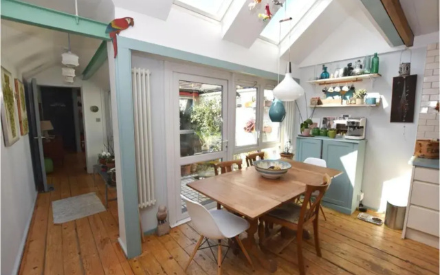 Stylish 3 Bed House with Parking in Bermondsey, Se1