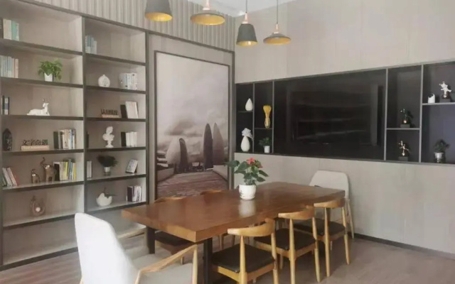 Echarm Hotel (Zhuhai Qinglü Road Riyuebei Grand Theatre)