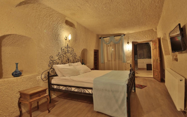 Jacob's Cave Suites