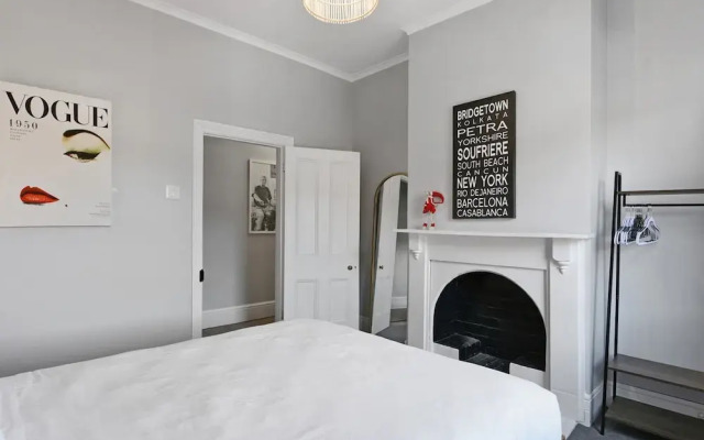 Charming 2-bed House in North Hobart