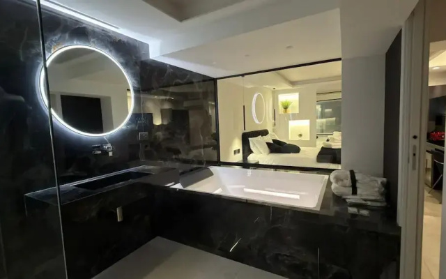 Coco Noir Luxury Villa