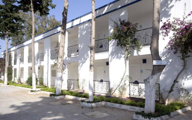 Mavi Beyaz Hotel Beach Club Силифке вид на фасад