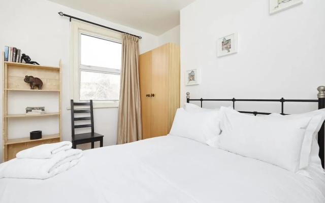 East London 1 Bedroom Flat With Terrace