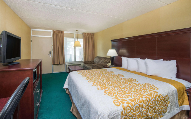 Days Inn by Wyndham Paducah I-24 Exit 4