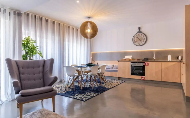 Lovelystay - Sunshine Residence in the Heart of Graça