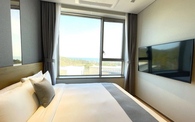 Haeundae Beach Restmons