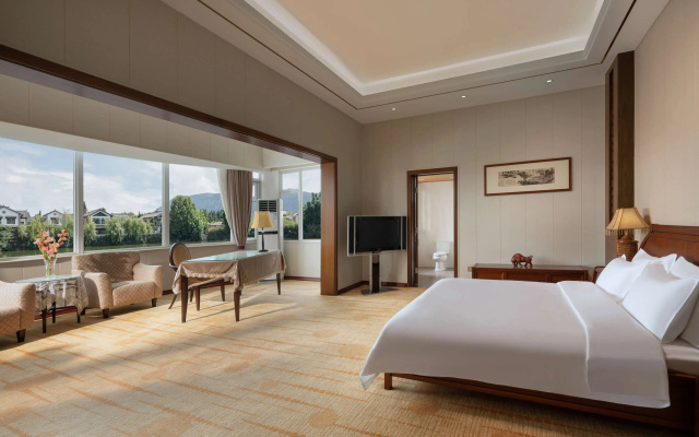 Howard Johnson by Wyndham LakeView Hotel Kunming