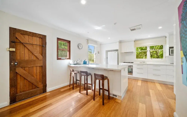 Comfortable 3-bed Haven Near Canberra Attractions