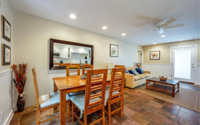 Charming Near The Beach 2 Bedroom Home