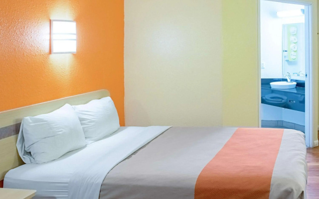 Motel 6 Seymour, IN - North