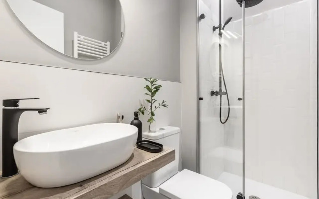 Garos - 2 Bedrooms in Malasa a